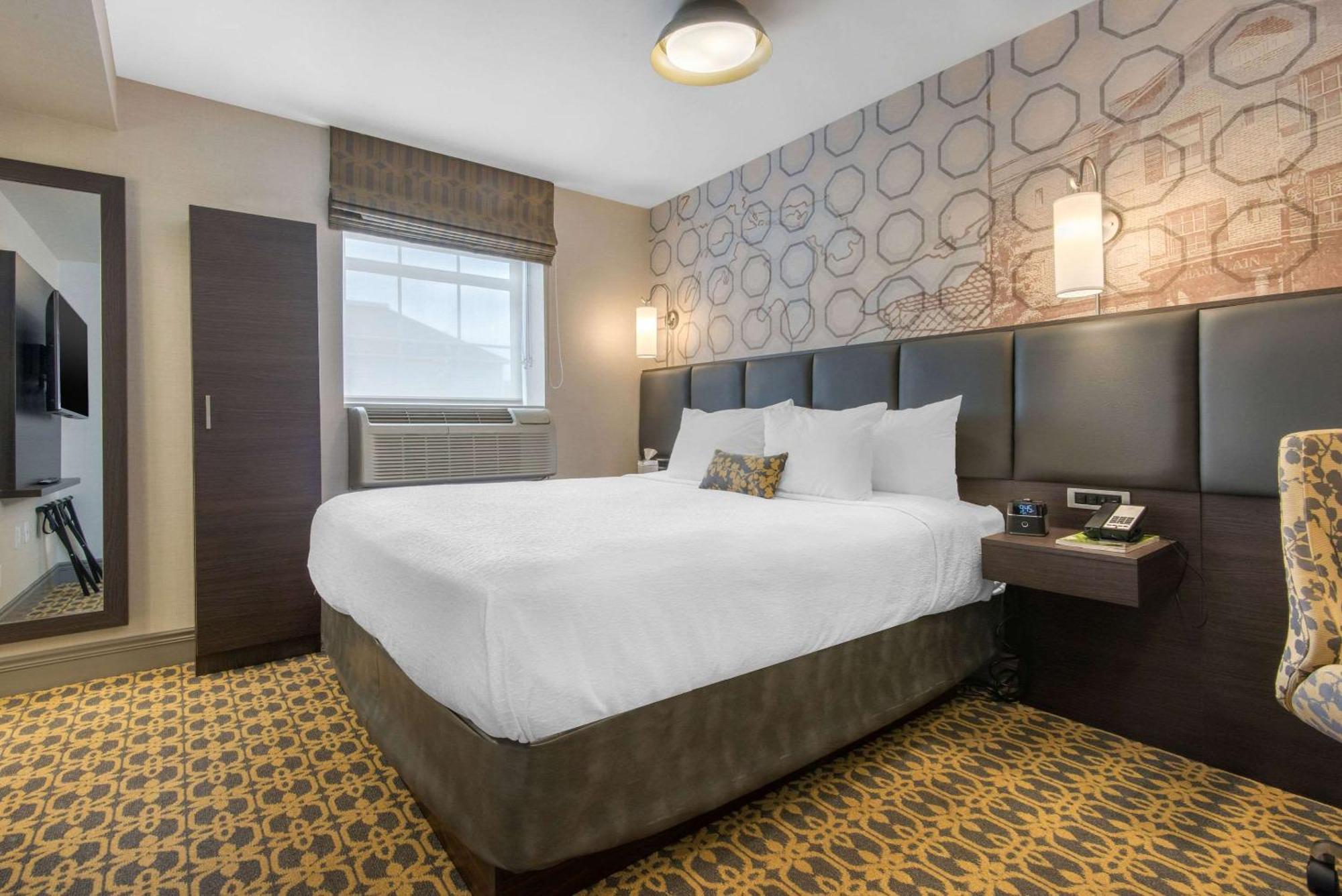 The Champlain Waterfront Ascend Collection 3*
